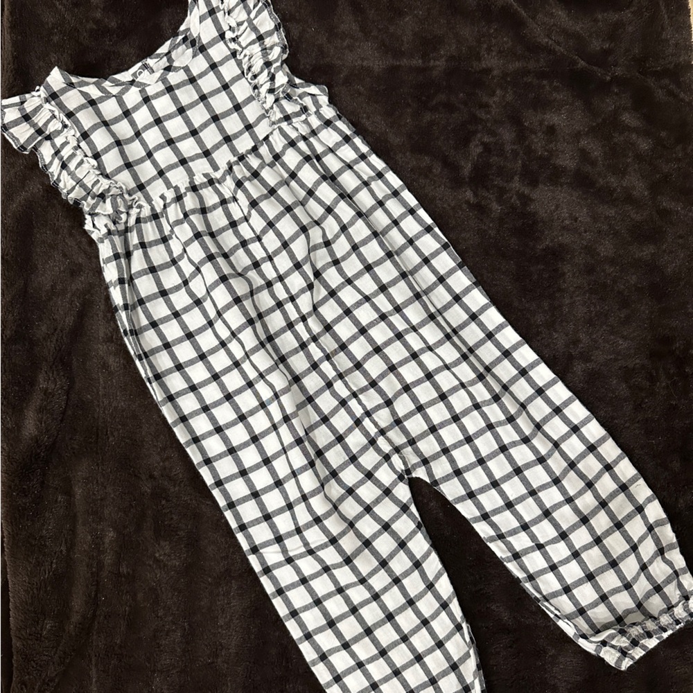 Black and white window pane plaid romper 🤍🖤 neutral jumpsuit fall pictures